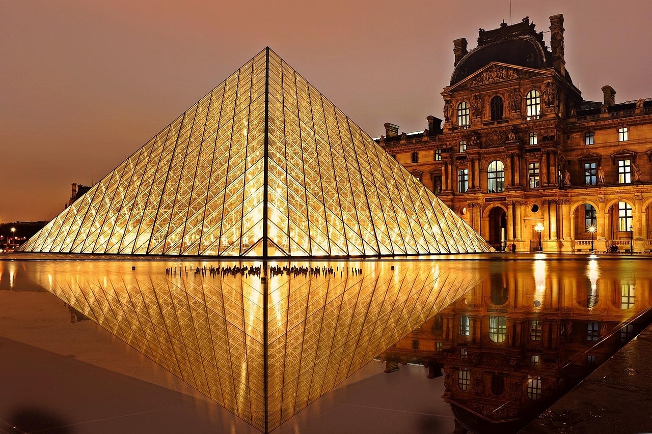 An image of a museum building reflecting on the water